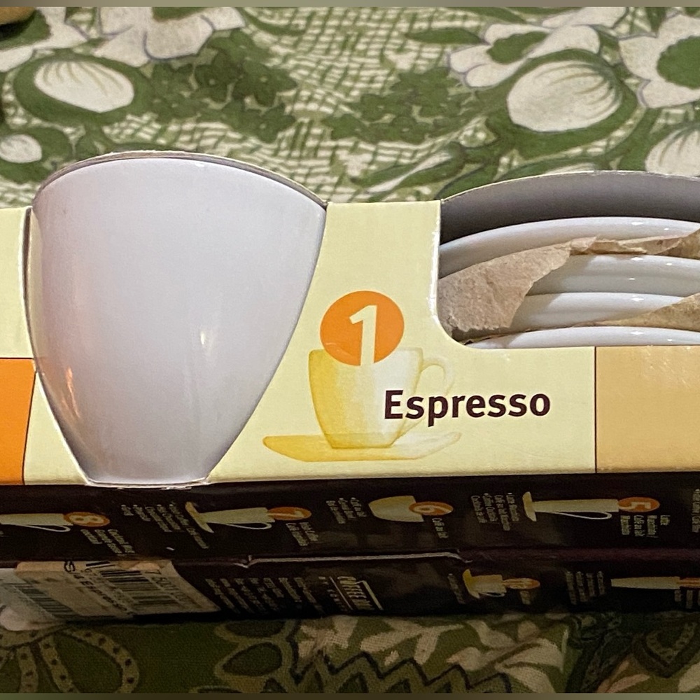 4 espresso cups/saucers. New in Box, white porcelain. Konitz (Germany) 2009.
